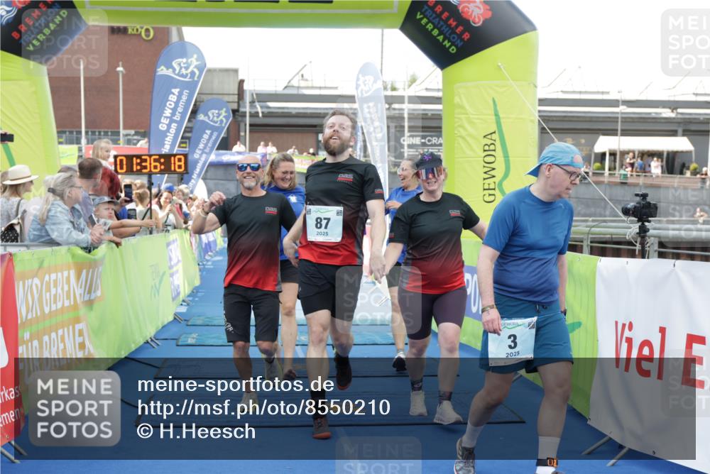 10.08.2025 - GEWOBA Citytriathlon Bremen H.Heesch http://msf.ph/oto/8550210 10.08.2025 11:40:00 Ziel 3, 87, 95, 135 meine-sportfotos.de