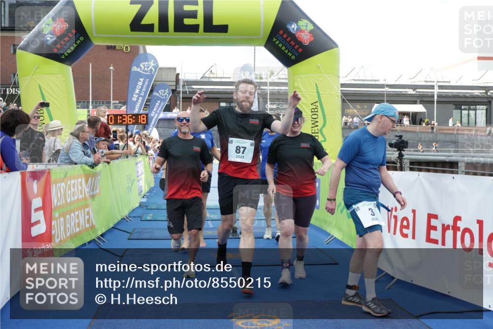 10.08.2025 - GEWOBA Citytriathlon Bremen H.Heesch http://msf.ph/oto/8550215 10.08.2025 11:40:00 Ziel 3, 87, 95, 135 meine-sportfotos.de
