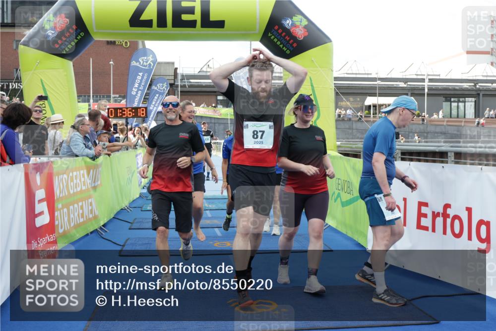 10.08.2025 - GEWOBA Citytriathlon Bremen H.Heesch http://msf.ph/oto/8550220 10.08.2025 11:40:00 Ziel 3, 87, 95, 135 meine-sportfotos.de