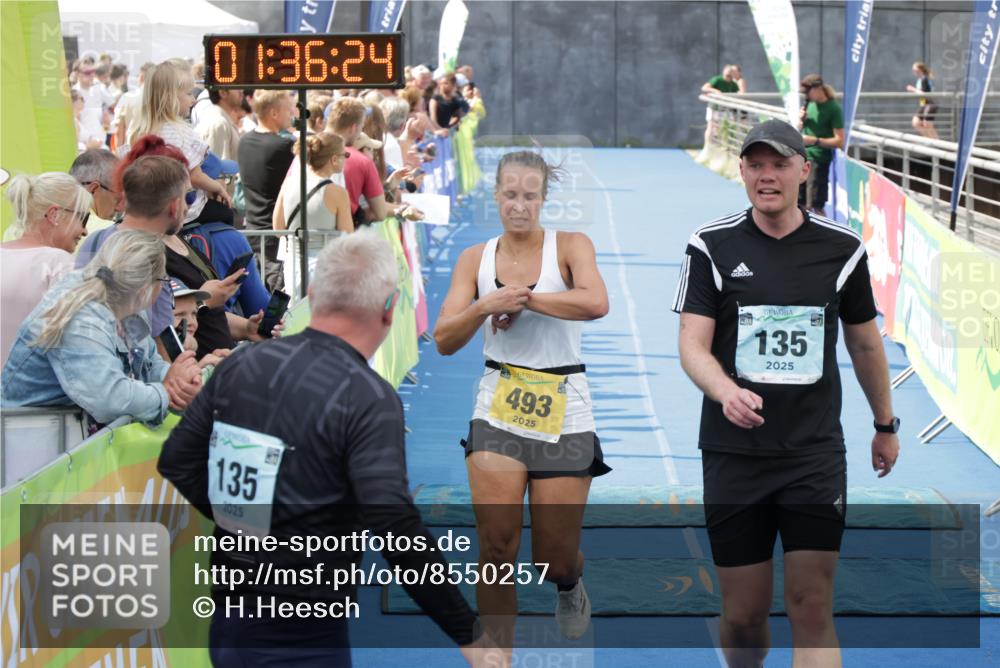 10.08.2025 - GEWOBA Citytriathlon Bremen H.Heesch http://msf.ph/oto/8550257 10.08.2025 11:40:06 Ziel 95, 135, 493 meine-sportfotos.de