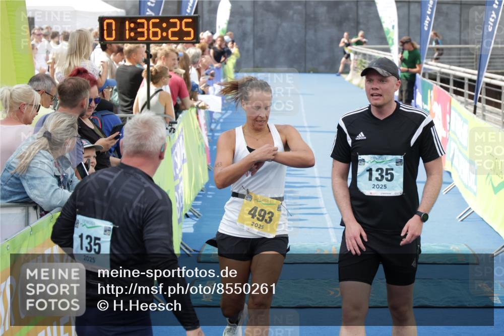 10.08.2025 - GEWOBA Citytriathlon Bremen H.Heesch http://msf.ph/oto/8550261 10.08.2025 11:40:06 Ziel 95, 135, 493 meine-sportfotos.de