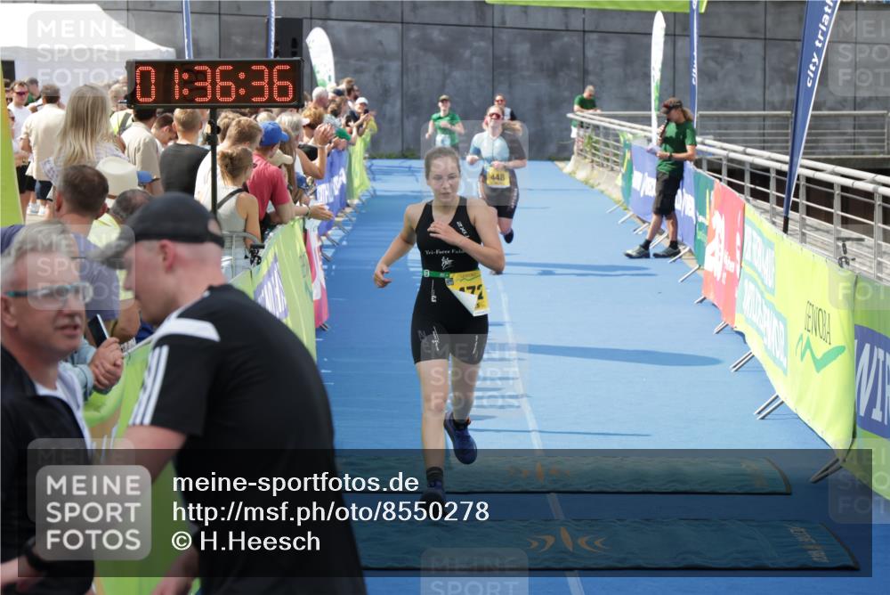 10.08.2025 - GEWOBA Citytriathlon Bremen H.Heesch http://msf.ph/oto/8550278 10.08.2025 11:40:17 Ziel 472 meine-sportfotos.de