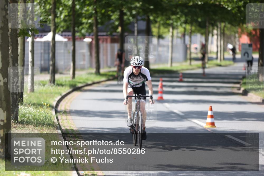 10.08.2025 - GEWOBA Citytriathlon Bremen Yannick Fuchs http://msf.ph/oto/8550286 10.08.2025 14:12:57 Radfahren 8, 95, 117, 148 meine-sportfotos.de