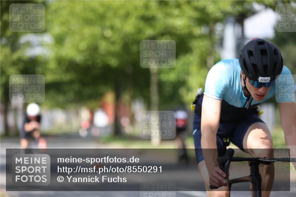10.08.2025 - GEWOBA Citytriathlon Bremen Yannick Fuchs http://msf.ph/oto/8550291 10.08.2025 12:22:51 Radfahren 580, 634, 658, 690, 714, 729, 926 meine-sportfotos.de