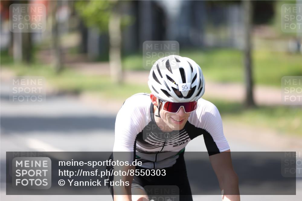 10.08.2025 - GEWOBA Citytriathlon Bremen Yannick Fuchs http://msf.ph/oto/8550303 10.08.2025 14:12:59 Radfahren 8, 95, 117, 148 meine-sportfotos.de