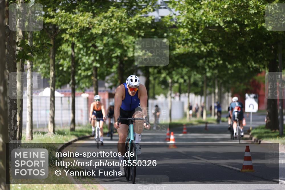 10.08.2025 - GEWOBA Citytriathlon Bremen Yannick Fuchs http://msf.ph/oto/8550326 10.08.2025 12:23:10 Radfahren 589, 603, 606, 638, 740, 921, 934 meine-sportfotos.de
