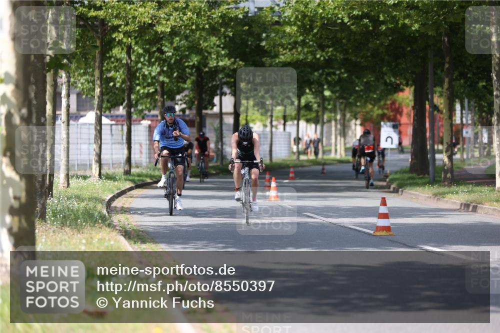 10.08.2025 - GEWOBA Citytriathlon Bremen Yannick Fuchs http://msf.ph/oto/8550397 10.08.2025 12:23:21 Radfahren 589, 606, 638, 696, 740, 754, 802, 921, 934, 945, 953 meine-sportfotos.de