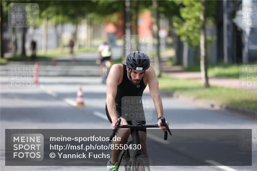 10.08.2025 - GEWOBA Citytriathlon Bremen Yannick Fuchs http://msf.ph/oto/8550430 10.08.2025 14:13:31 Radfahren 14, 26, 44, 104, 112, 175 meine-sportfotos.de