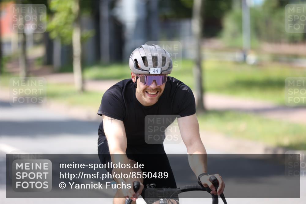 10.08.2025 - GEWOBA Citytriathlon Bremen Yannick Fuchs http://msf.ph/oto/8550489 10.08.2025 14:13:40 Radfahren 14, 26, 44, 112, 175 meine-sportfotos.de