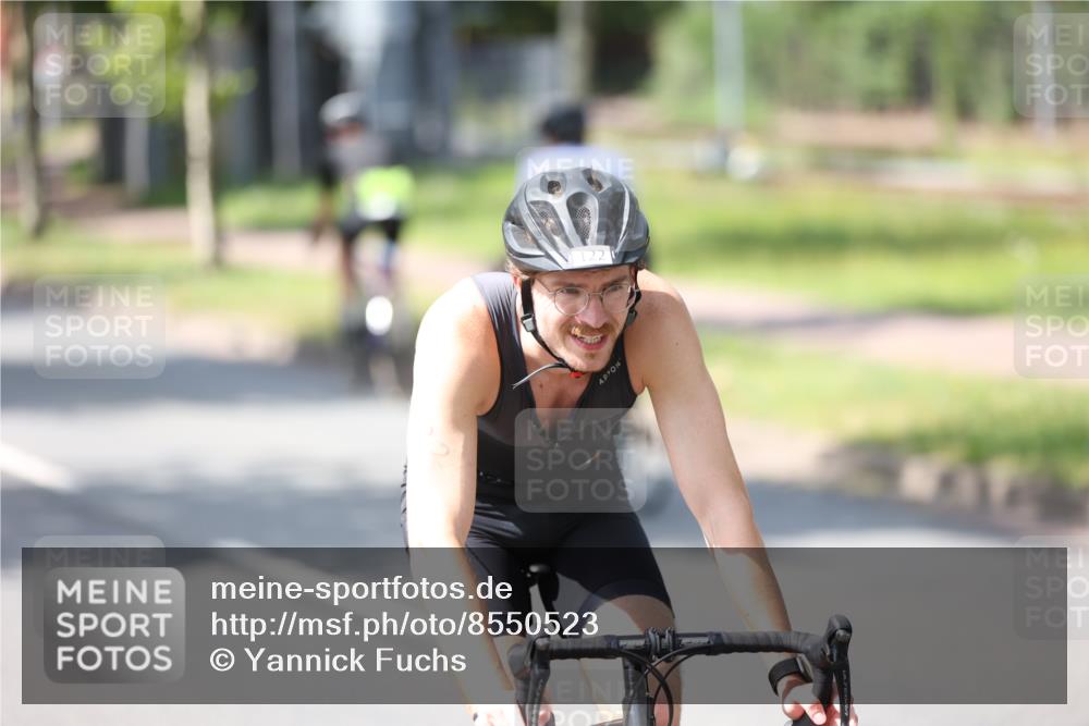 10.08.2025 - GEWOBA Citytriathlon Bremen Yannick Fuchs http://msf.ph/oto/8550523 10.08.2025 14:14:25 Radfahren 77, 93, 122 meine-sportfotos.de