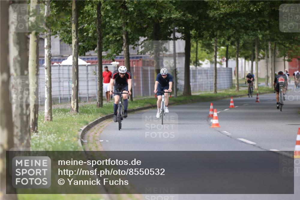 10.08.2025 - GEWOBA Citytriathlon Bremen Yannick Fuchs http://msf.ph/oto/8550532 10.08.2025 12:24:36 Radfahren 597, 613, 623, 660, 672, 698, 705, 724, 779, 809, 883, 925, 964, 1006, 1036 meine-sportfotos.de