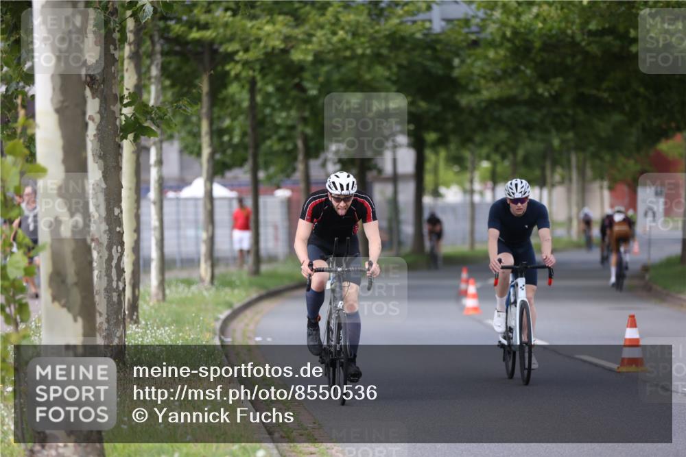 10.08.2025 - GEWOBA Citytriathlon Bremen Yannick Fuchs http://msf.ph/oto/8550536 10.08.2025 12:24:38 Radfahren 597, 613, 623, 660, 672, 698, 705, 737, 779, 809, 883, 925, 964, 1006, 1036 meine-sportfotos.de