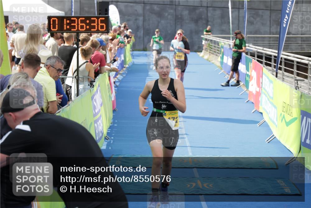 10.08.2025 - GEWOBA Citytriathlon Bremen H.Heesch http://msf.ph/oto/8550576 10.08.2025 11:40:18 Ziel 5, 472 meine-sportfotos.de