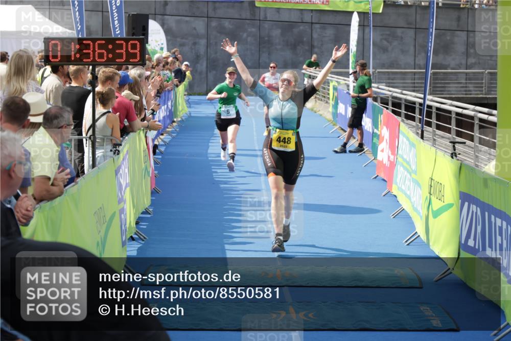10.08.2025 - GEWOBA Citytriathlon Bremen H.Heesch http://msf.ph/oto/8550581 10.08.2025 11:40:21 Ziel 5, 448, 472 meine-sportfotos.de