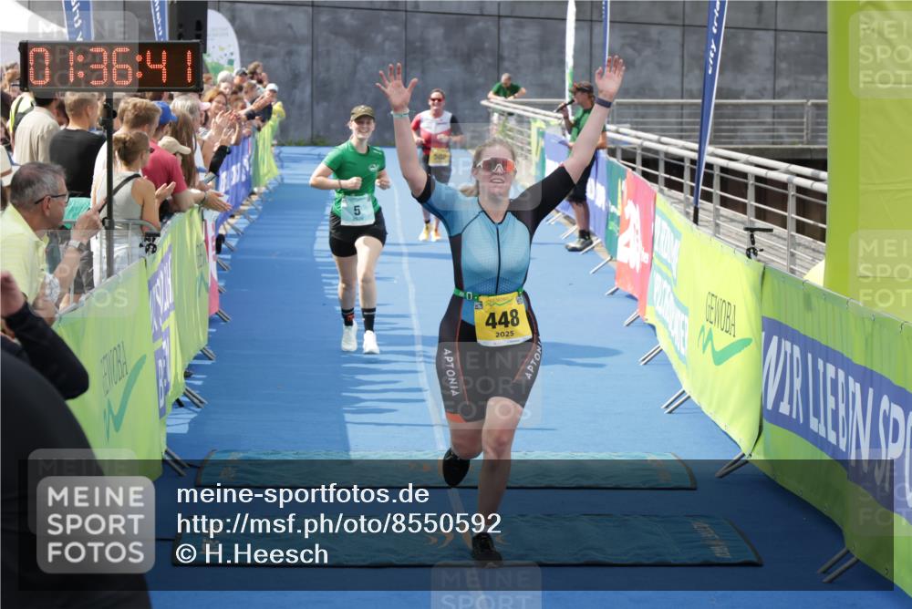 10.08.2025 - GEWOBA Citytriathlon Bremen H.Heesch http://msf.ph/oto/8550592 10.08.2025 11:40:23 Ziel 5, 448, 472, 502 meine-sportfotos.de