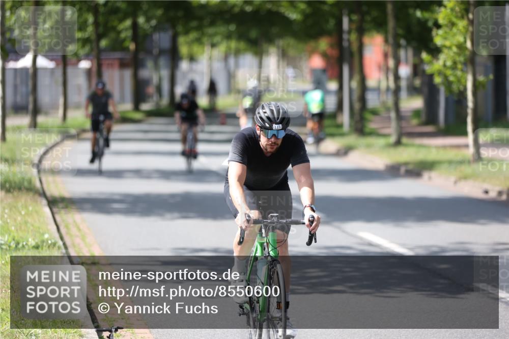 10.08.2025 - GEWOBA Citytriathlon Bremen Yannick Fuchs http://msf.ph/oto/8550600 10.08.2025 14:14:47 Radfahren 37, 68, 77, 82, 93, 96, 105, 113, 143 meine-sportfotos.de