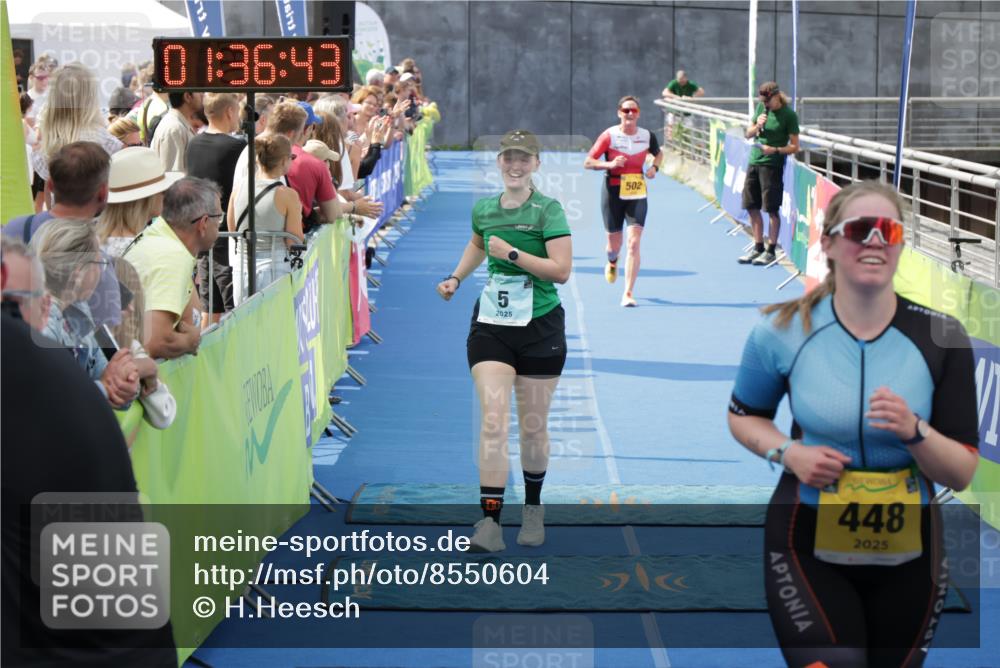 10.08.2025 - GEWOBA Citytriathlon Bremen H.Heesch http://msf.ph/oto/8550604 10.08.2025 11:40:24 Ziel 5, 448, 472, 502 meine-sportfotos.de