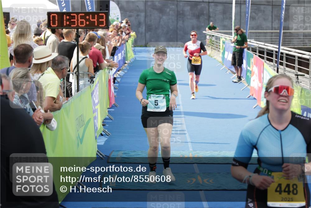 10.08.2025 - GEWOBA Citytriathlon Bremen H.Heesch http://msf.ph/oto/8550608 10.08.2025 11:40:25 Ziel 5, 448, 472, 502 meine-sportfotos.de