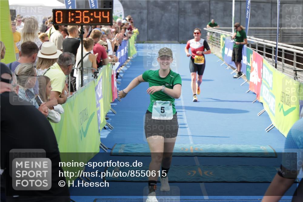 10.08.2025 - GEWOBA Citytriathlon Bremen H.Heesch http://msf.ph/oto/8550615 10.08.2025 11:40:25 Ziel 5, 448, 472, 502 meine-sportfotos.de