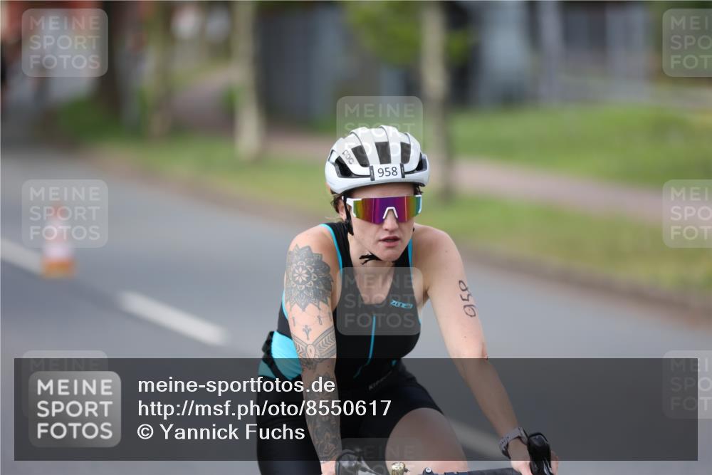 10.08.2025 - GEWOBA Citytriathlon Bremen Yannick Fuchs http://msf.ph/oto/8550617 10.08.2025 12:25:09 Radfahren 595, 619, 814, 908, 954, 955, 958, 965 meine-sportfotos.de