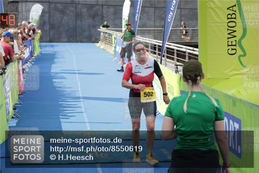 10.08.2025 - GEWOBA Citytriathlon Bremen H.Heesch http://msf.ph/oto/8550619 10.08.2025 11:40:29 Ziel 5, 448, 502 meine-sportfotos.de