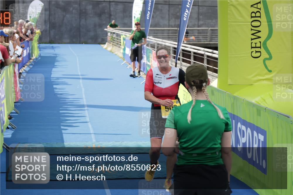 10.08.2025 - GEWOBA Citytriathlon Bremen H.Heesch http://msf.ph/oto/8550623 10.08.2025 11:40:30 Ziel 5, 448, 502 meine-sportfotos.de