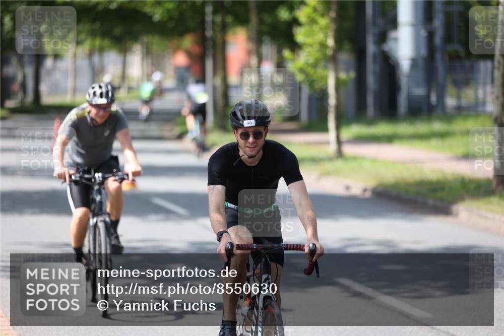10.08.2025 - GEWOBA Citytriathlon Bremen Yannick Fuchs http://msf.ph/oto/8550630 10.08.2025 14:14:49 Radfahren 37, 68, 82, 93, 96, 105, 113, 143, 226 meine-sportfotos.de