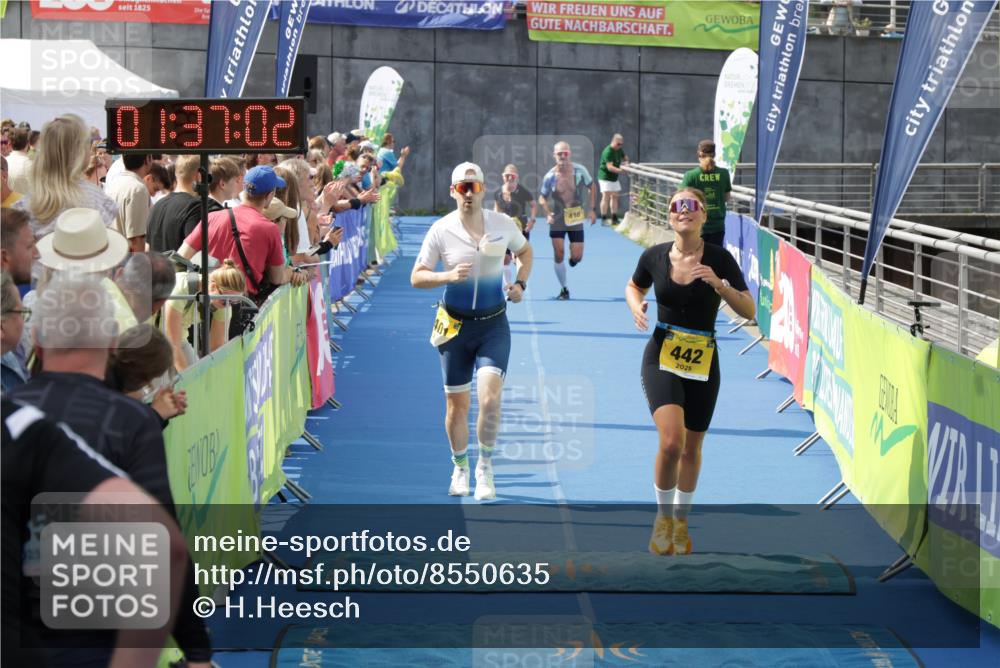 10.08.2025 - GEWOBA Citytriathlon Bremen H.Heesch http://msf.ph/oto/8550635 10.08.2025 11:40:44 Ziel 401, 417, 442, 498 meine-sportfotos.de