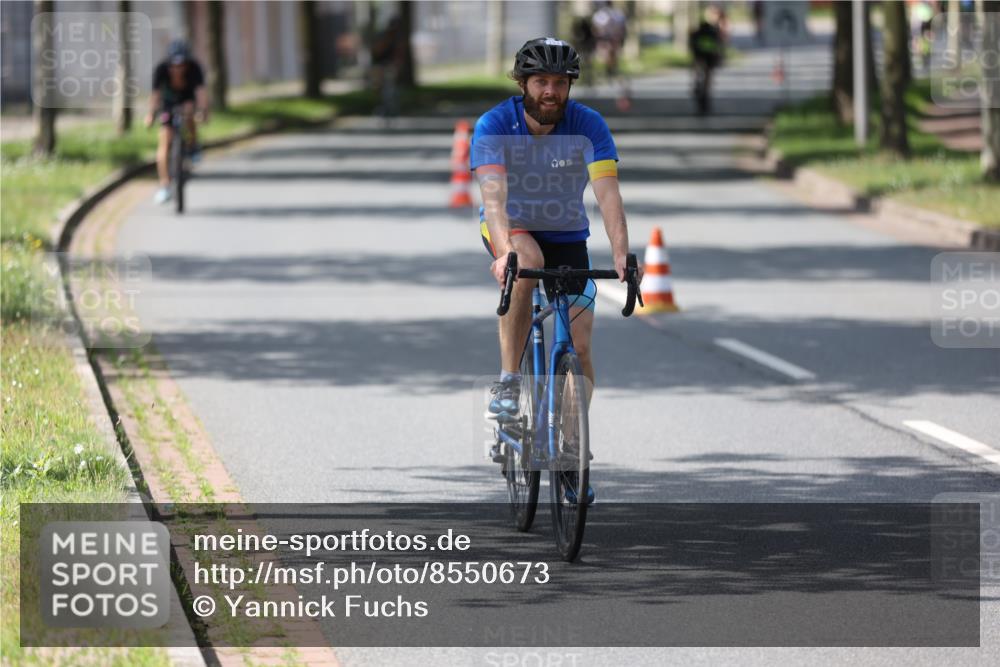 10.08.2025 - GEWOBA Citytriathlon Bremen Yannick Fuchs http://msf.ph/oto/8550673 10.08.2025 14:15:03 Radfahren 15, 37, 76, 82, 108, 133, 146, 151, 226 meine-sportfotos.de