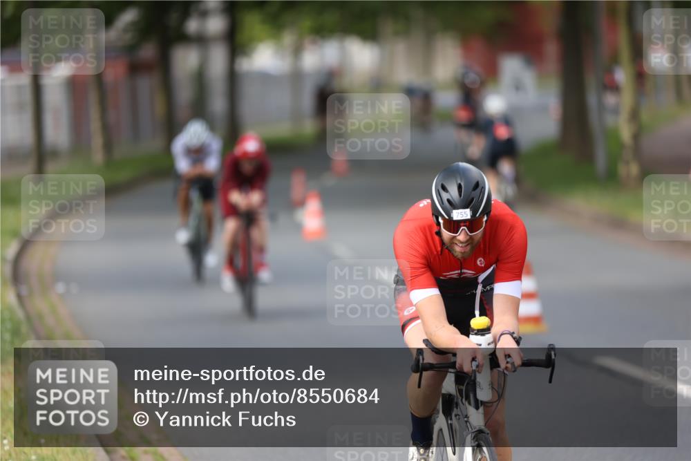 10.08.2025 - GEWOBA Citytriathlon Bremen Yannick Fuchs http://msf.ph/oto/8550684 10.08.2025 12:25:56 Radfahren 611, 677, 684, 693, 730, 755, 830, 842, 849, 850, 865, 871, 1014 meine-sportfotos.de