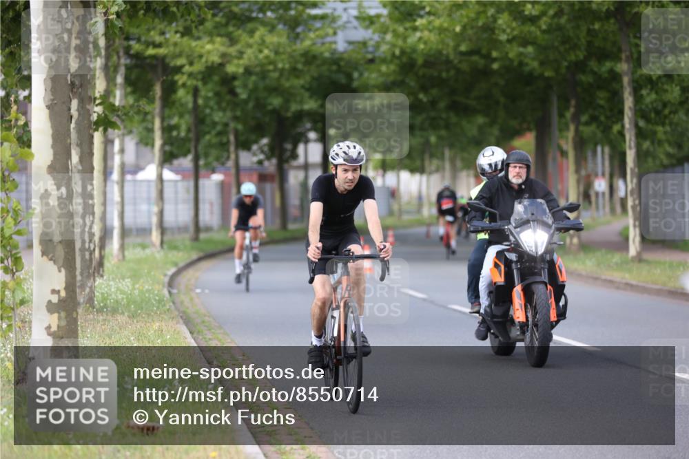 10.08.2025 - GEWOBA Citytriathlon Bremen Yannick Fuchs http://msf.ph/oto/8550714 10.08.2025 12:26:08 Radfahren 608, 611, 661, 730, 755, 786, 808, 842, 865, 871, 911, 1014 meine-sportfotos.de