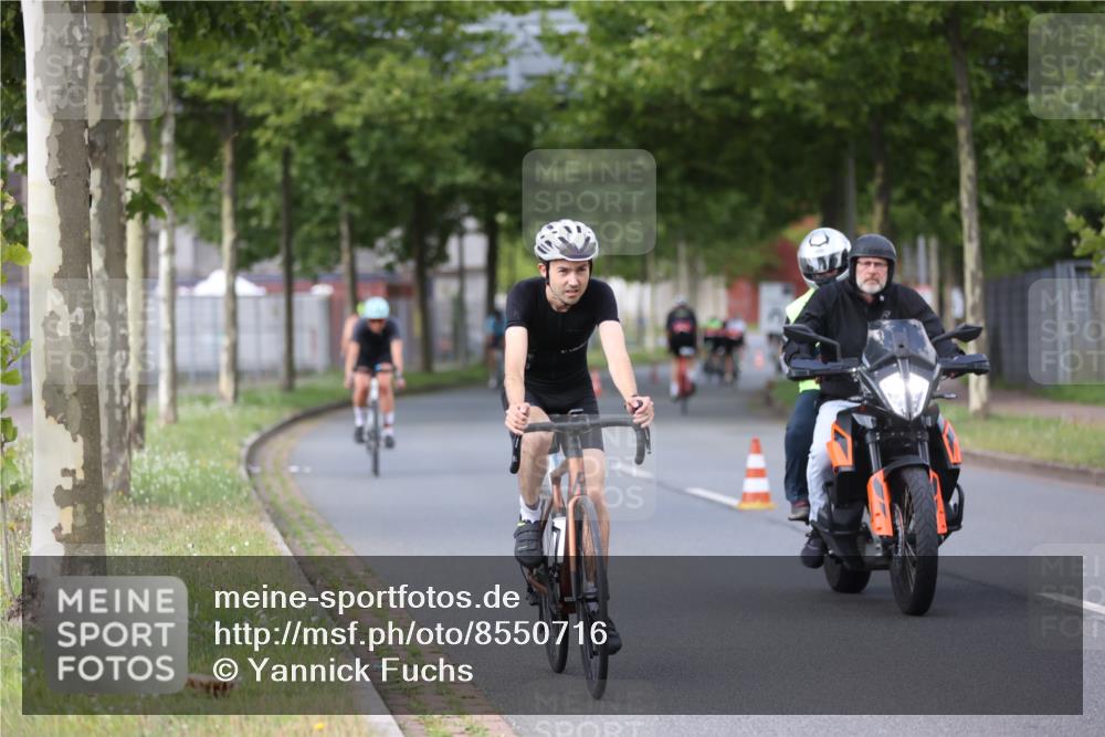10.08.2025 - GEWOBA Citytriathlon Bremen Yannick Fuchs http://msf.ph/oto/8550716 10.08.2025 12:26:08 Radfahren 608, 611, 661, 730, 755, 786, 808, 842, 865, 871, 911, 1014 meine-sportfotos.de