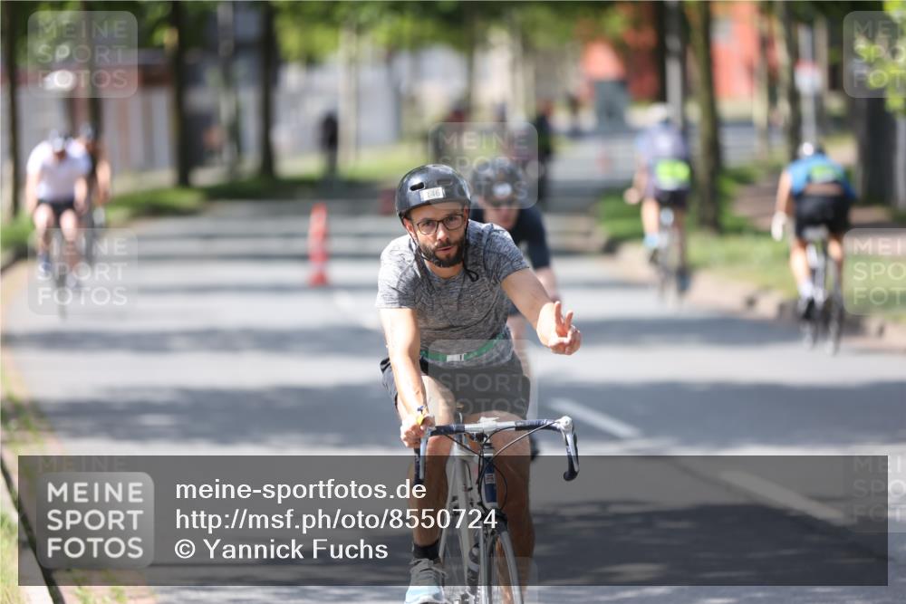 10.08.2025 - GEWOBA Citytriathlon Bremen Yannick Fuchs http://msf.ph/oto/8550724 10.08.2025 14:15:11 Radfahren 15, 45, 55, 76, 88, 97, 108, 133, 146, 151, 226 meine-sportfotos.de