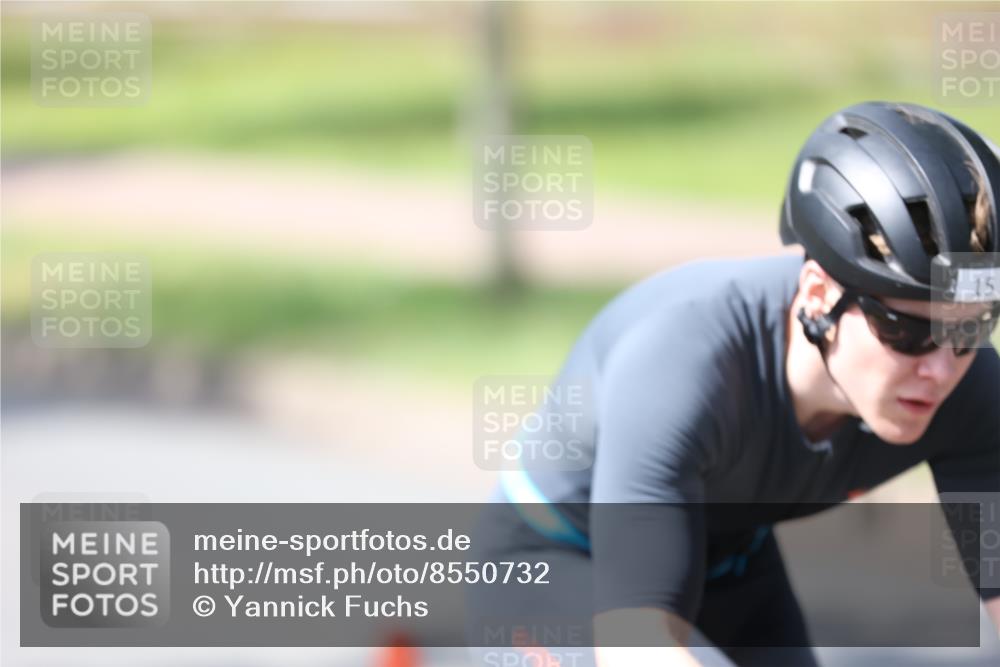 10.08.2025 - GEWOBA Citytriathlon Bremen Yannick Fuchs http://msf.ph/oto/8550732 10.08.2025 14:15:13 Radfahren 15, 45, 54, 55, 76, 88, 97, 108, 133, 146, 151, 226 meine-sportfotos.de