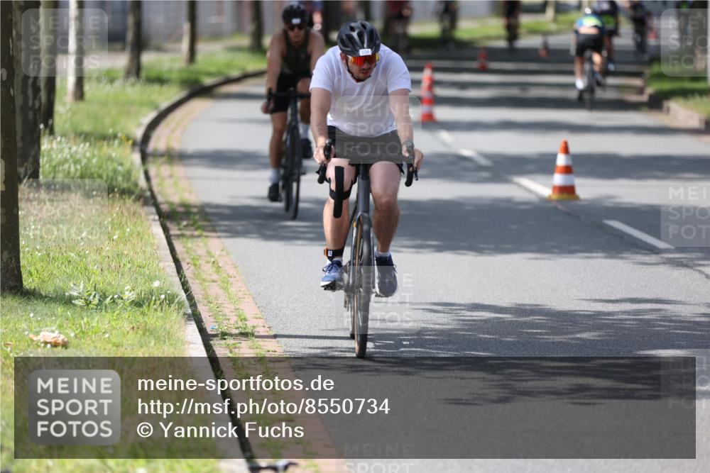 10.08.2025 - GEWOBA Citytriathlon Bremen Yannick Fuchs http://msf.ph/oto/8550734 10.08.2025 14:15:14 Radfahren 15, 45, 54, 55, 76, 88, 97, 108, 133, 146, 151, 226 meine-sportfotos.de