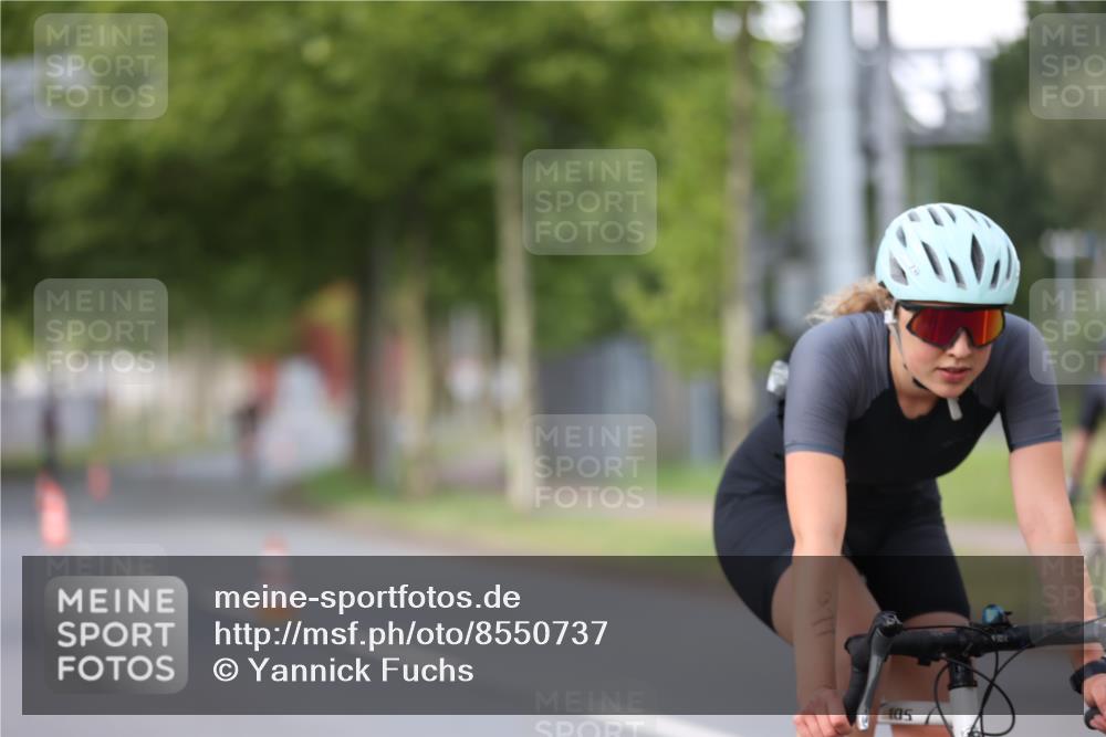 10.08.2025 - GEWOBA Citytriathlon Bremen Yannick Fuchs http://msf.ph/oto/8550737 10.08.2025 12:26:11 Radfahren 608, 611, 661, 730, 755, 786, 808, 842, 865, 871, 911, 1014 meine-sportfotos.de