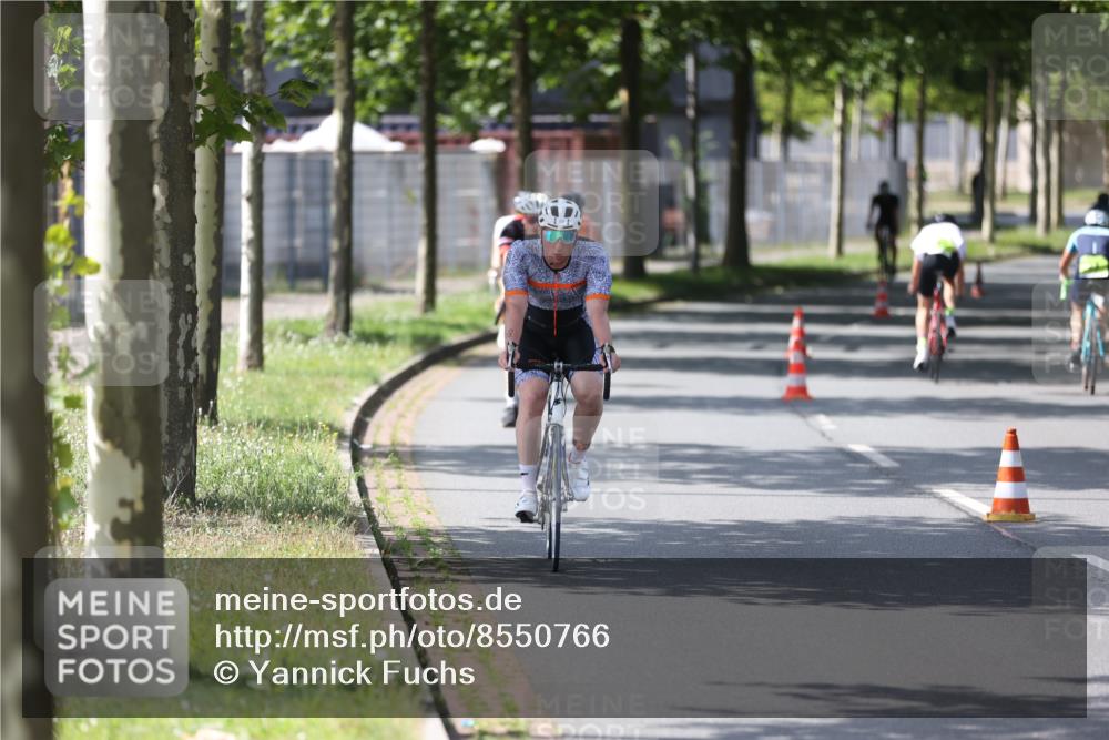 10.08.2025 - GEWOBA Citytriathlon Bremen Yannick Fuchs http://msf.ph/oto/8550766 10.08.2025 14:15:19 Radfahren 15, 45, 54, 55, 76, 88, 97, 108, 123, 133, 146 meine-sportfotos.de