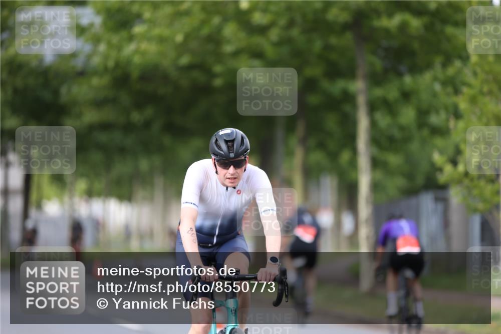 10.08.2025 - GEWOBA Citytriathlon Bremen Yannick Fuchs http://msf.ph/oto/8550773 10.08.2025 12:26:19 Radfahren 608, 611, 628, 661, 731, 786, 808, 842, 911 meine-sportfotos.de