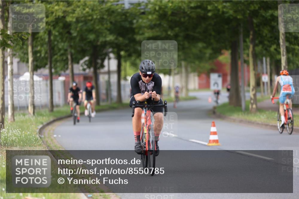 10.08.2025 - GEWOBA Citytriathlon Bremen Yannick Fuchs http://msf.ph/oto/8550785 10.08.2025 12:26:27 Radfahren 574, 608, 628, 668, 731, 808, 837, 903, 930, 972 meine-sportfotos.de