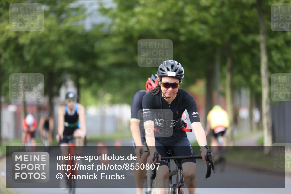 10.08.2025 - GEWOBA Citytriathlon Bremen Yannick Fuchs http://msf.ph/oto/8550807 10.08.2025 12:26:31 Radfahren 574, 628, 668, 731, 808, 837, 903, 930, 972 meine-sportfotos.de