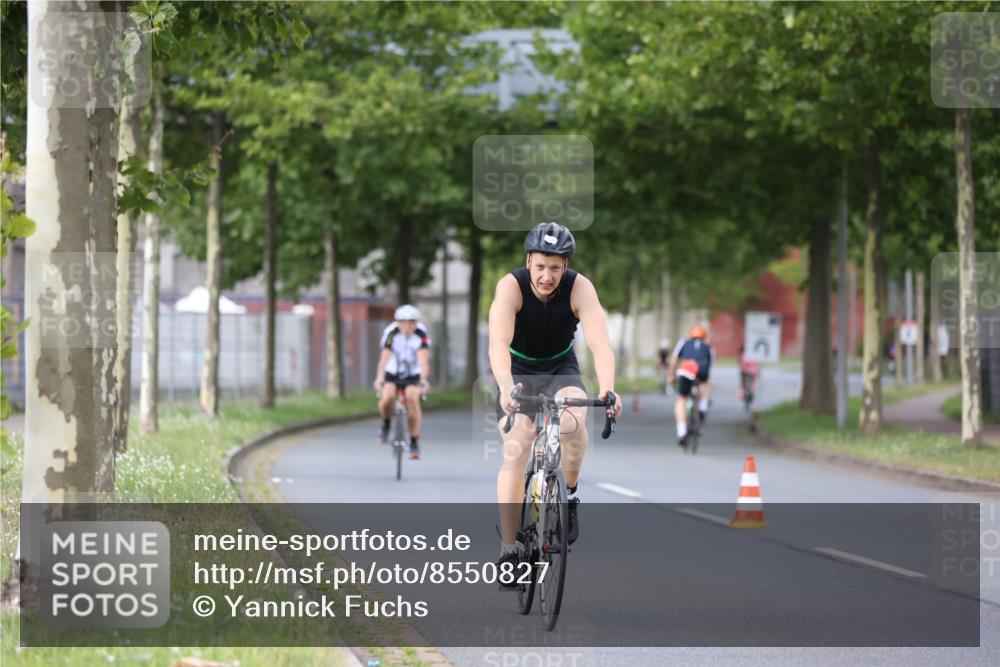 10.08.2025 - GEWOBA Citytriathlon Bremen Yannick Fuchs http://msf.ph/oto/8550827 10.08.2025 12:26:36 Radfahren 574, 628, 668, 710, 731, 837, 903, 930, 939, 946, 972 meine-sportfotos.de
