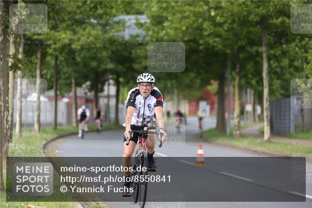 10.08.2025 - GEWOBA Citytriathlon Bremen Yannick Fuchs http://msf.ph/oto/8550841 10.08.2025 12:26:38 Radfahren 574, 628, 644, 668, 710, 731, 837, 846, 889, 903, 930, 939, 946, 972 meine-sportfotos.de
