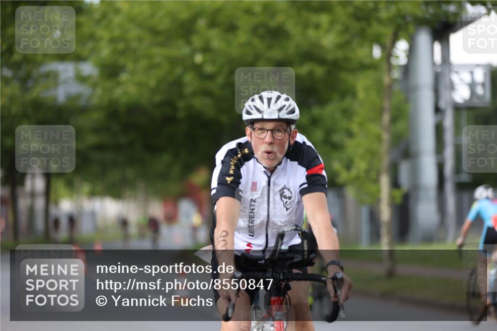 10.08.2025 - GEWOBA Citytriathlon Bremen Yannick Fuchs http://msf.ph/oto/8550847 10.08.2025 12:26:39 Radfahren 574, 628, 644, 668, 710, 731, 837, 846, 889, 903, 930, 939, 946, 972 meine-sportfotos.de