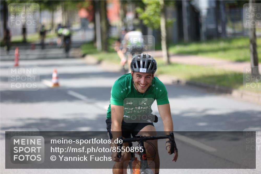 10.08.2025 - GEWOBA Citytriathlon Bremen Yannick Fuchs http://msf.ph/oto/8550865 10.08.2025 14:15:41 Radfahren 72, 74, 98, 118, 123, 187 meine-sportfotos.de