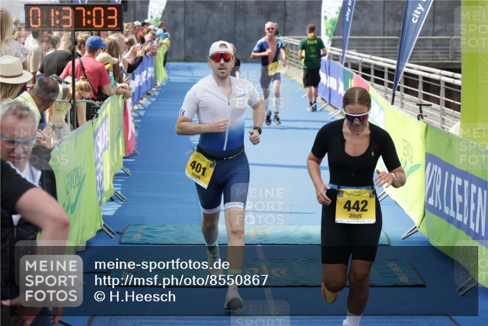 10.08.2025 - GEWOBA Citytriathlon Bremen H.Heesch http://msf.ph/oto/8550867 10.08.2025 11:40:45 Ziel 401, 417, 442, 498 meine-sportfotos.de
