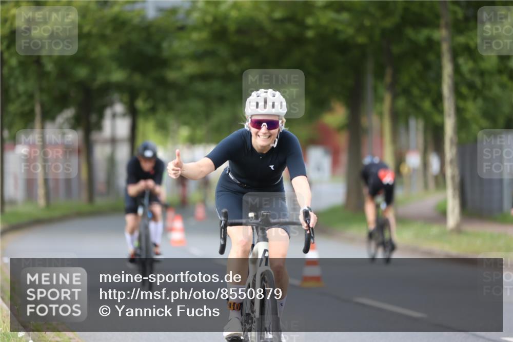 10.08.2025 - GEWOBA Citytriathlon Bremen Yannick Fuchs http://msf.ph/oto/8550879 10.08.2025 12:26:47 Radfahren 574, 644, 668, 703, 710, 846, 889, 903, 928, 939, 946, 948 meine-sportfotos.de