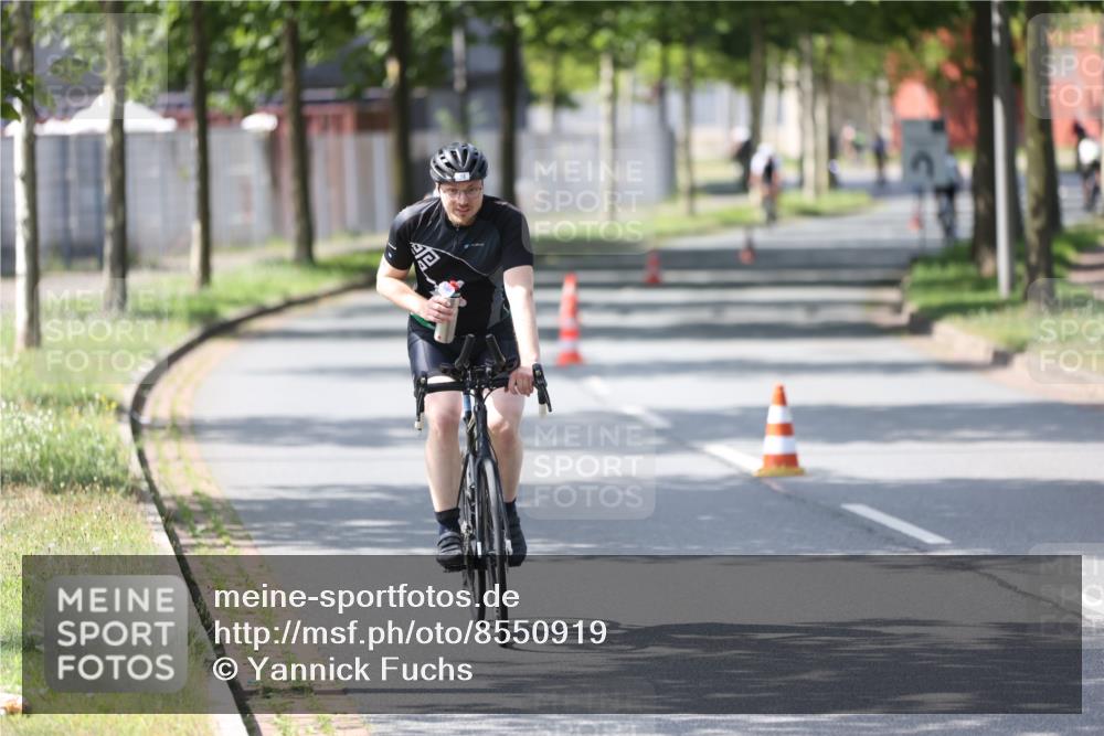 10.08.2025 - GEWOBA Citytriathlon Bremen Yannick Fuchs http://msf.ph/oto/8550919 10.08.2025 14:15:50 Radfahren 43, 72, 74, 98, 118, 129, 187, 271 meine-sportfotos.de