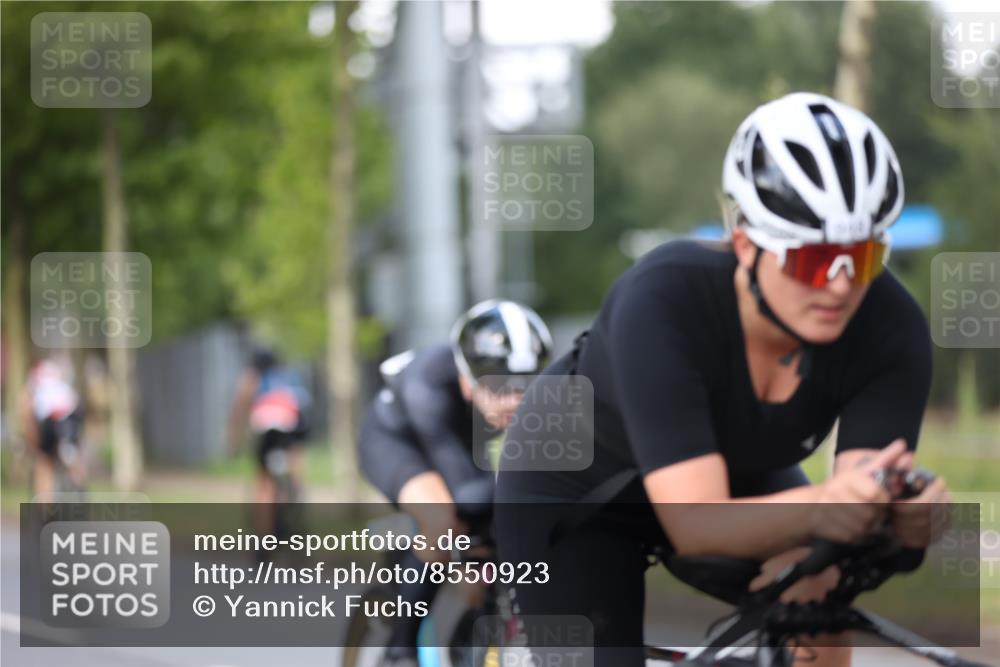 10.08.2025 - GEWOBA Citytriathlon Bremen Yannick Fuchs http://msf.ph/oto/8550923 10.08.2025 12:26:59 Radfahren 607, 644, 703, 727, 846, 889, 928, 946, 948, 1003 meine-sportfotos.de