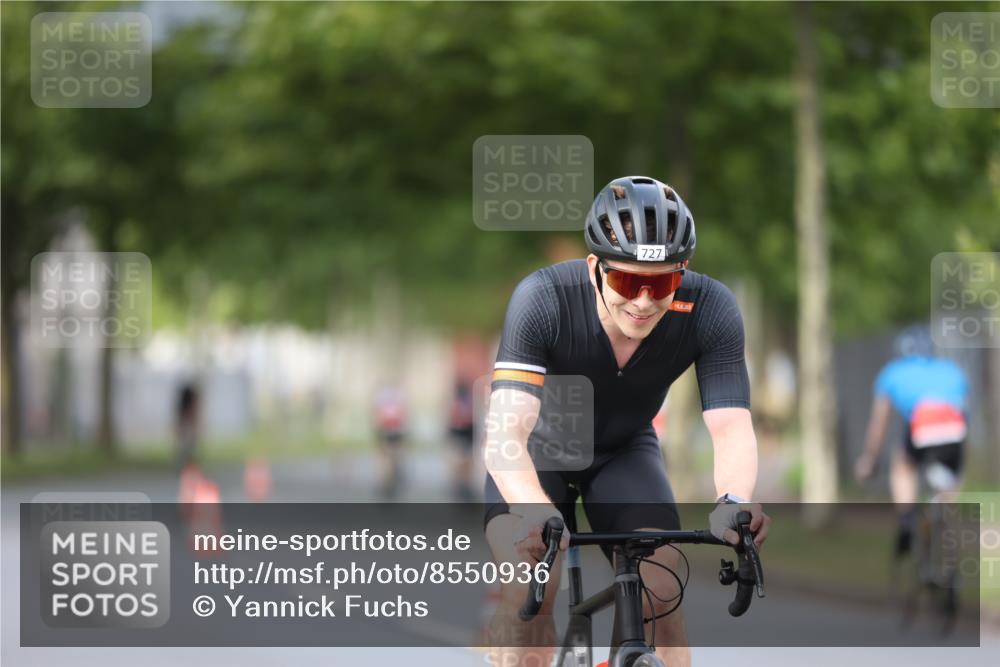 10.08.2025 - GEWOBA Citytriathlon Bremen Yannick Fuchs http://msf.ph/oto/8550936 10.08.2025 12:27:02 Radfahren 607, 644, 703, 727, 846, 889, 918, 928, 948, 1003 meine-sportfotos.de