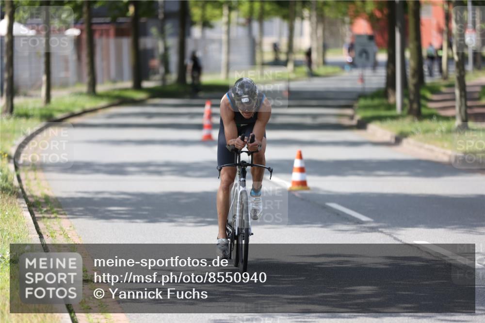 10.08.2025 - GEWOBA Citytriathlon Bremen Yannick Fuchs http://msf.ph/oto/8550940 10.08.2025 14:15:53 Radfahren 43, 46, 72, 74, 92, 98, 129, 187, 271 meine-sportfotos.de